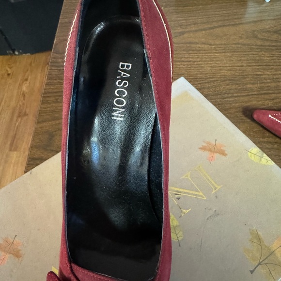 Basconi Women's Imported Italian Leather Heels - Picture 4 of 9